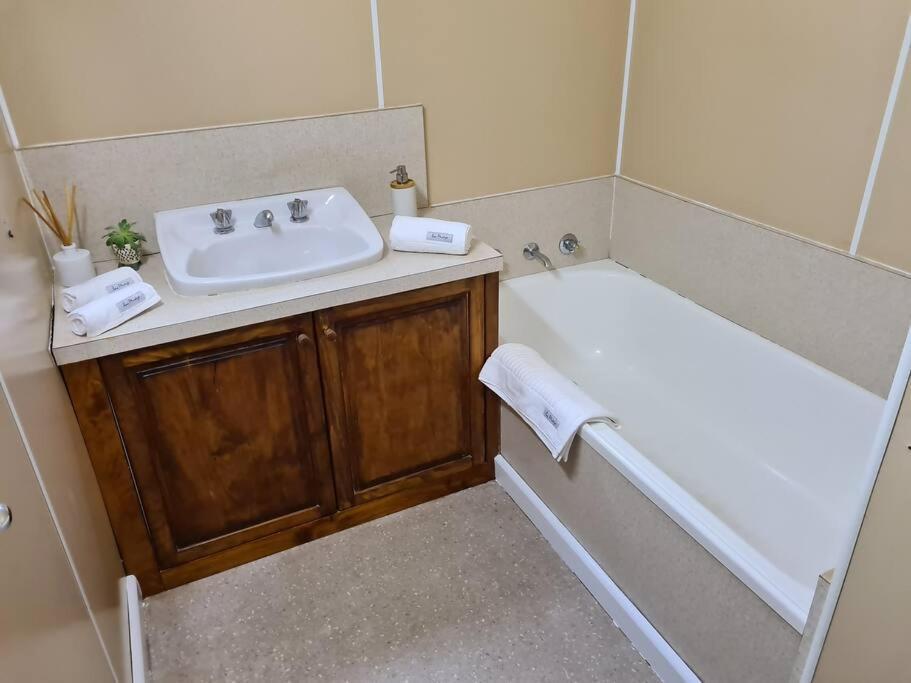 Holiday House On Sale Villa Tullah Екстериор снимка