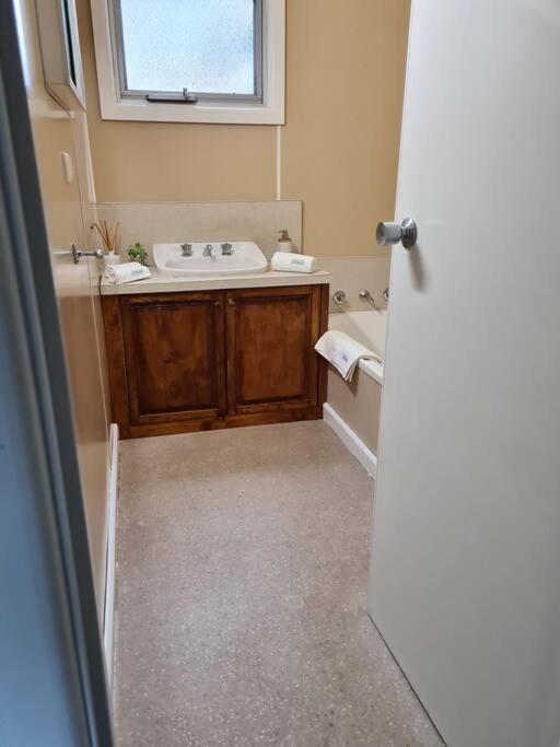 Holiday House On Sale Villa Tullah Екстериор снимка